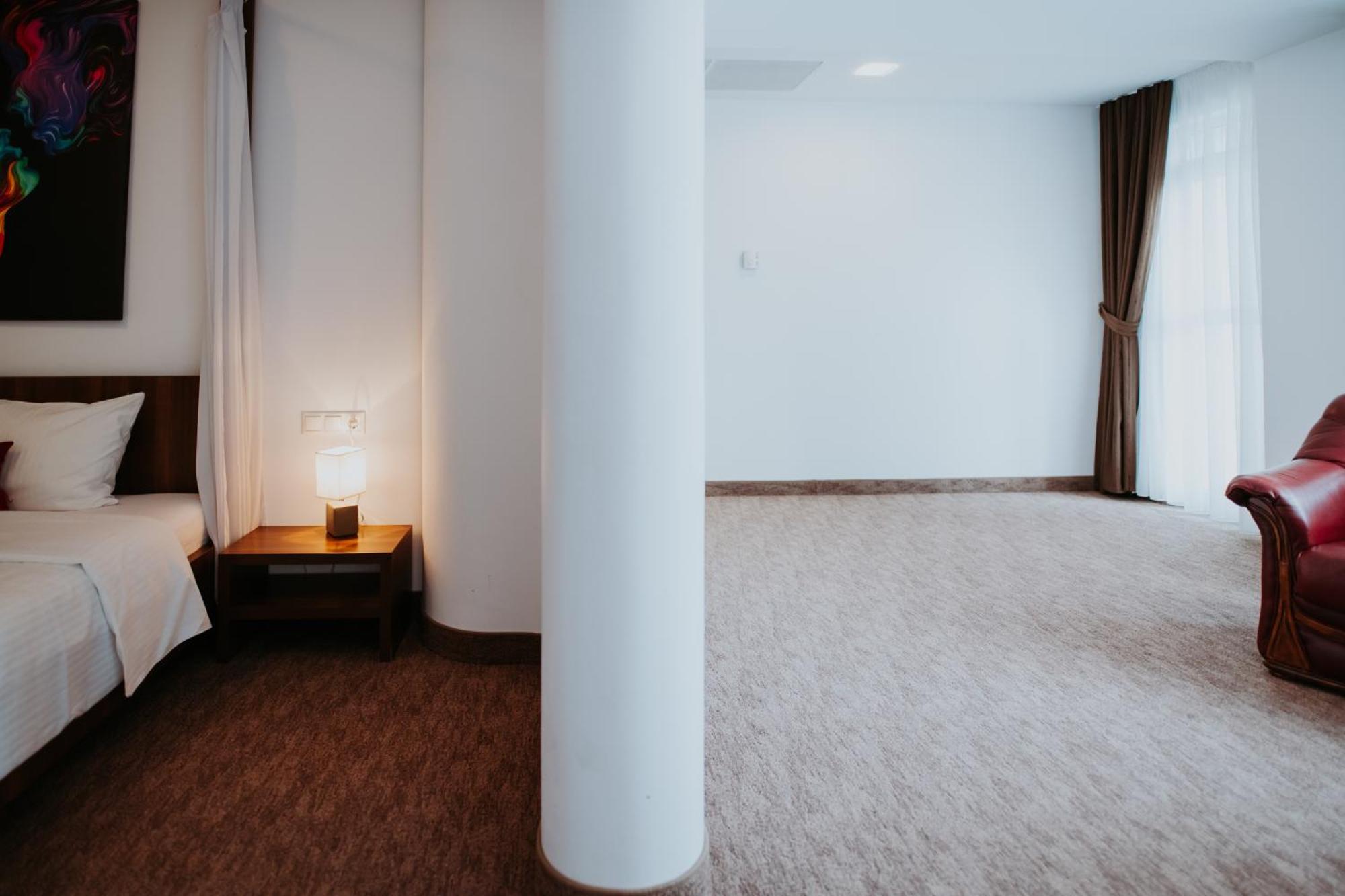 Select Hotel 3*